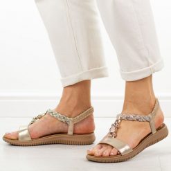 Złote płaskie sandały damskie S.Barski 6051. Żółte sandały damskie S.BARSKI, bez wzorów, z jeansu, bez obcasa, na płaskiej podeszwie. Za 169.00 zł.