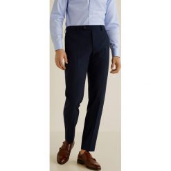Mango Man - Spodnie Brasilia. Niebieskie spodnie materiałowe męskie Mango Man, bez wzorów, z elastanu, casualowe. W wyprzedaży za 79.90 zł.