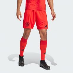 Szorty FC Bayern 24/25 Home. Czerwone szorty męskie Adidas, z materiału, bez kołnierzyka. Za 199.00 zł.
