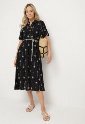 Czarna Rozkloszowana Sukienka z Wiskozy o Koszulowym Kroju z Wiązanym Paskiem Lisalinea. Czarne sukienki damskie Born2be, na co dzień, l, bez wzorów, z wiskozy, eleganckie, bez kołnierzyka, bez ramiączek, midi, koszulowe. W wyprzedaży za 135.99 zł.
