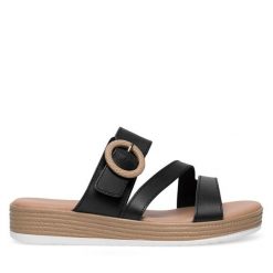 Klapki Lasocki. Czarne klapki damskie Lasocki, bez wzorów, bez obcasa. Za 59.99 zł.