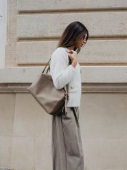 Maison héritage PARIS Skórzana torebka "Toki" w kolorze beżowym - 34 x 18 x 12 cm rozmiar: onesize. Brązowe torebki klasyczne damskie maison héritage PARIS, bez wzorów, z materiału, bez dodatków. Za 435.95 zł.