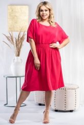 Sukienka wizytowa z kieszeniami marszczona w talli EMILY amarantowa. Czerwone sukienki damskie KARKO, na co dzień, na lato, plus size, bez wzorów, z elastanu, wizytowe, bez kołnierzyka, plus size, bez ramiączek, midi, proste. Za 399.50 zł.