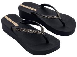 Buty klapki japonki damskie Ipanema Mesh XI Plat Fem. Czarne klapki damskie Ipanema, bez wzorów, z materiału, bez obcasa. Za 129.99 zł.