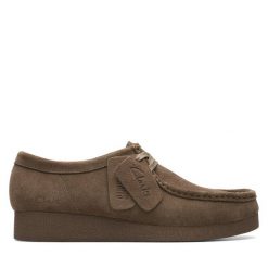 Półbuty Clarks. Brązowe półbuty damskie Clarks, bez wzorów, bez obcasa, na płaskiej podeszwie. Za 328.99 zł.