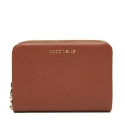 Portfel Coccinelle. Brązowe portfele damskie Coccinelle, bez wzorów. Za 499.99 zł.