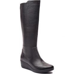 Kozaki CLARKS - Un Tallara Esa 261355444 Black. Czarne kozaki damskie Clarks, z materiału, przed kolano, bez obcasa, na obcasie. W wyprzedaży za 449.00 zł.