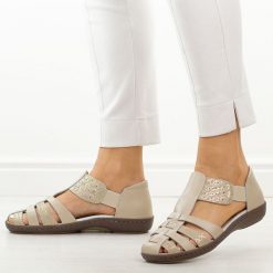 Beżowo-złote skórzane sandały damskie T.Sokolski 622. Brązowe sandały damskie Sokolski, bez wzorów, z materiału, bez obcasa, na obcasie. Za 199.00 zł.