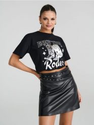 Koszulka z nadrukiem - czarny. Czarne t-shirty damskie Sinsay, l, bez wzorów, z bawełny, bez kołnierzyka. W wyprzedaży za 8.99 zł.