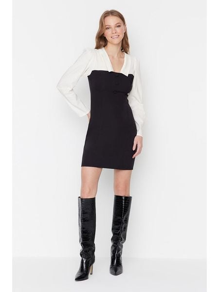 Trendyol Sukienka w kolorze biało-czarnym rozmiar: 42. Białe sukienki damskie Trendyol, bez wzorów, bez kołnierzyka, bez ramiączek, mini. Za 86.99 zł.