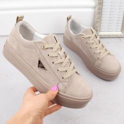 Skórzane zamszowe półbuty damskie na platformie beżowe Filippo DP3533. Brązowe półbuty damskie Filippo, bez wzorów, ze skóry, eleganckie, bez obcasa, na platformie. Za 289.99 zł.