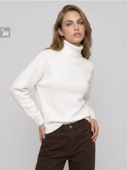 Sweter z golfem i domieszką wełny - kremowy. Białe golfy damskie Sinsay, l, bez wzorów, z wełny, bez ramiączek. Za 45.99 zł.
