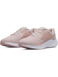Nike Buty "Quest 5" w kolorze jasnoróżowym do biegania rozmiar: 42,5. Różowe obuwie do biegania damskie Nike. Za 223.46 zł.