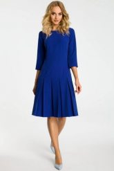 Elegancka sukienka z obniżoną talią i kontrafałdami chabrowa. Niebieskie sukienki damskie MOE, do pracy, xxl, bez wzorów, biznesowe, bez kołnierzyka, bez ramiączek, trapezowe. Za 309.00 zł.