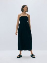 Sukienka maxi z haftem - czarny. Czarne sukienki damskie Reserved, l, bez wzorów, z bawełny, bez kołnierzyka, bez ramiączek, maxi. W wyprzedaży za 79.99 zł.