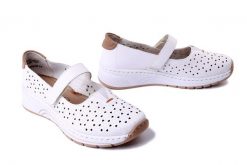 RIEKER N6553-80 white, półbuty damskie. Białe półbuty damskie Rieker, bez wzorów, bez obcasa, na koturnie. Za 288.92 zł.