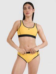 4F Góra od bikini damska - żółta S. Żółte bikini damskie 4f, bez wzorów. W wyprzedaży za 49.99 zł.