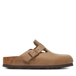 Klapki Birkenstock. Brązowe klapki damskie Birkenstock, bez wzorów, z zamszu, bez obcasa. Za 719.99 zł.
