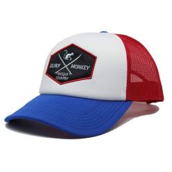 Czapka Trucker z wyściółką / Uniwersalny rozmiar (Niebiesko/Czerwona). Czerwone czapki męskie SURF MONKEY, z aplikacjami, z poliesteru. Za 159.95 zł.