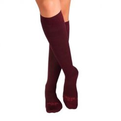 Skarpety uciskowe 3/4 długości z bawełny merceryzowanej, kolor bordowy. Czerwone skarpetki męskie OEM, bez wzorów, z bawełny. W wyprzedaży za 85.02 zł.