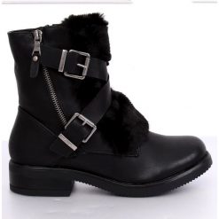 Botki z futerkiem czarne 1061A-PA Black. Czarne botki damskie ButyModne, z futra, militarne, przed kolano, bez obcasa, na obcasie, bez zapięcia. W wyprzedaży za 98.84 zł.