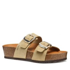 Klapki Geox. Brązowe klapki damskie Geox, bez wzorów, bez obcasa. Za 379.99 zł.