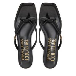 Japonki Versace Jeans Couture. Czarne klapki damskie Versace Jeans Couture, bez wzorów, z jeansu, bez obcasa. Za 299.99 zł.