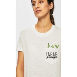 Jacqueline de Yong - Top. Topy damskie Jacqueline de Yong, l, z aplikacjami, z bawełny, bez kołnierzyka. W wyprzedaży za 27.90 zł.