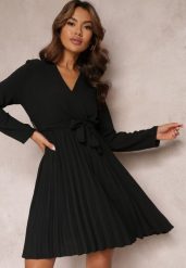 Czarna Sukienka Plisowana z Materiałowym Paskiem Jaresa. Czarne sukienki damskie Renee, na imprezę, m, bez wzorów, z materiału, eleganckie, bez kołnierzyka, bez ramiączek, mini. W wyprzedaży za 87.99 zł.