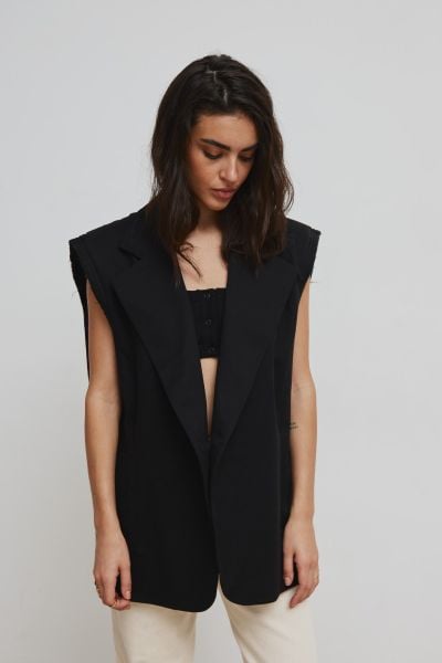 Kamizelka typu oversize w kolorze TOTALLY BLACK - VICAR. Czarne kamizelki damskie Marsala, s, z bawełny. Za 499.90 zł.