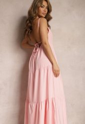 Różowa Sukienka o Rozkloszowanym Fasonie Wiązana i Wykończona Gumką z Tyłu Hililena. Czerwone sukienki damskie Renee, uniwersalny, bez wzorów, eleganckie, bez kołnierzyka, bez ramiączek, maxi, kopertowe. W wyprzedaży za 38.49 zł.