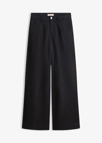 Spodnie wide leg z zakładkami i wygodnym pasem. Czarne spodnie materiałowe damskie bonprix, bez wzorów, z podwyższonym stanem. Za 179.99 zł.