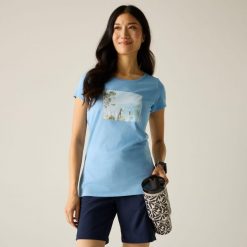 Damska koszulka z krótkim rękawem i grafiką w stylu „breezed”. Czerwone t-shirty damskie Regatta, m, bez wzorów, z bawełny, bez kołnierzyka. Za 80.00 zł.