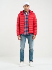 Kurtka męska pikowana z kapturem czerwona Acarf 603. Czerwone kurtki męskie Big Star, l, z aplikacjami, z materiału, retro, z kapturem. Za 359.99 zł.