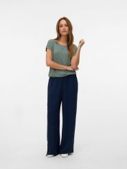 Vero Moda Koszulka w kolorze zielonym rozmiar: L. Zielone bluzki damskie Vero Moda, l, bez wzorów, bez kołnierzyka. Za 66.00 zł.
