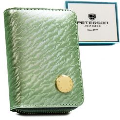 Mały portfel damski w jasnozielonym kolorze zamykany na zatrzask i suwak, wykonany ze skóry naturalnej i ekologicznej - Peterson. Zielone portfele damskie Peterson, bez wzorów, ze skóry ekologicznej. Za 68.99 zł.