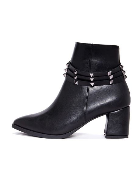 Studio 88 Botki w kolorze czarnym rozmiar: 38. Czarne botki damskie Studio 88, eleganckie, bez obcasa, bez zapięcia. Za 192.33 zł.