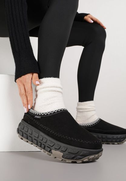 Czarne Śniegowce na Platformie z Tłoczeniem i Niską Cholewką Violova. Czarne śniegowce damskie Renee, przed kostkę. Za 79.99 zł.