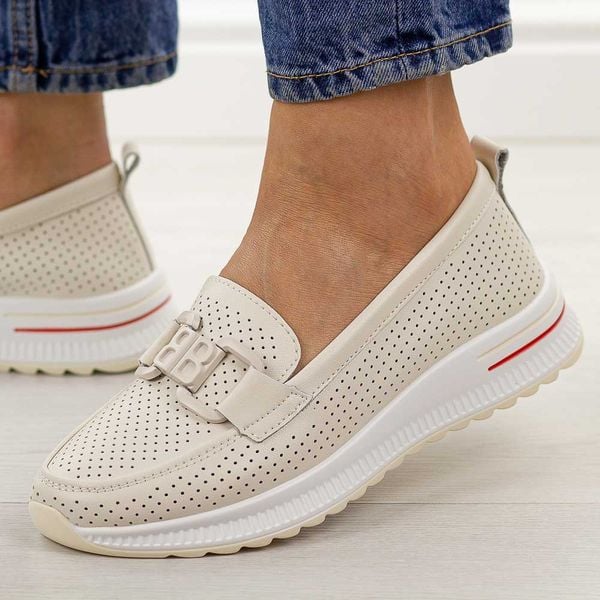 Beżowe ażurowane skórzane półbuty damskie T.Sokolski w26-604. Brązowe półbuty damskie Sokolski, w ażurowe wzory, z jeansu, eleganckie, z okrągłym noskiem, bez obcasa, na płaskiej podeszwie. Za 199.00 zł.