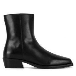 Botki GINO ROSSI. Czarne botki damskie Gino Rossi, bez obcasa, na płaskiej podeszwie, bez zapięcia. Za 379.99 zł.