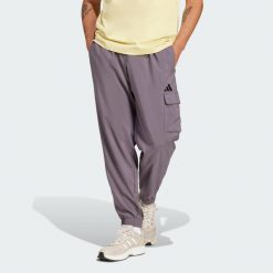 Spodnie Essentials Small Logo Cargo. Czarne spodnie sportowe męskie Adidas, z materiału. W wyprzedaży za 196.60 zł.