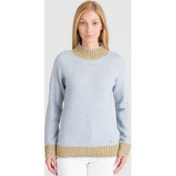 BŁĘKITNY SWETER TRUSSARDI JEANS. Niebieskie swetry klasyczne damskie TRUSSARDI JEANS, l, z jeansu, bez kołnierzyka. Za 254.50 zł.