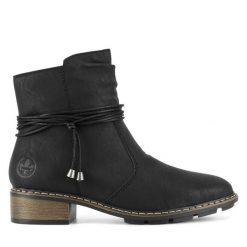Botki Rieker. Czarne botki damskie Rieker, bez obcasa, na płaskiej podeszwie, bez zapięcia. Za 339.99 zł.