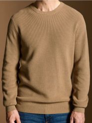 Sweter - brązowy. Brązowe swetry męskie Sinsay, l, bez wzorów, bez kołnierzyka. W wyprzedaży za 29.99 zł.
