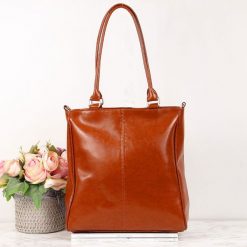 Torebka skórzana damska DAN-A T177 camel. Brązowe torebki klasyczne damskie DAN-A, bez wzorów, ze skóry, duże, bez dodatków. Za 379.99 zł.