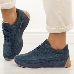 Granatowe pikowane skórzane półbuty damskie Sergio Leone sp013. Niebieskie półbuty damskie Sergio Leone, bez wzorów, z jeansu, casualowe, z okrągłym noskiem, bez obcasa, na płaskiej podeszwie. Za 219.00 zł.