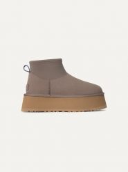 UGG Skórzane botki "Classic Mini Dipper" w kolorze fioletowym rozmiar: 38. Różowe botki damskie Ugg, z materiału, bez obcasa, na platformie, bez zapięcia. Za 658.88 zł.