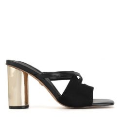 Klapki Nine West. Czarne klapki damskie Nine West, bez wzorów, bez obcasa. Za 199.99 zł.