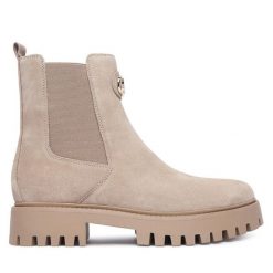 Sztyblety Guess. Brązowe botki damskie Guess, bez obcasa, na płaskiej podeszwie, bez zapięcia. Za 674.99 zł.