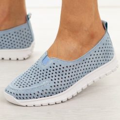 Niebieskie ażuowe skórzane półbuty damskie Vinceza 93220. Niebieskie półbuty damskie VINCEZA, bez wzorów, z jeansu, biznesowe, z okrągłym noskiem, bez obcasa, na płaskiej podeszwie. W wyprzedaży za 192.72 zł.